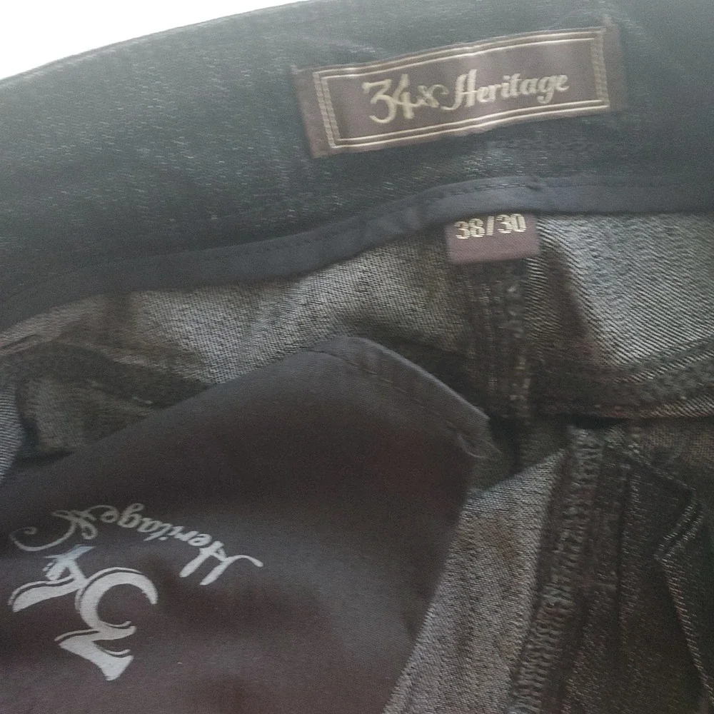 34 Heritage - Size 38/30 Relaxed Straight Black‎ Jeans